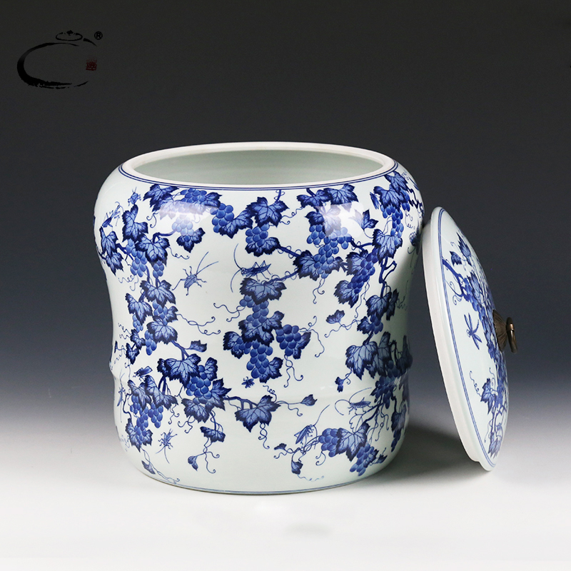 And auspicious hand - made jingdezhen blue And white grape caddy fixings large ceramic tea cake as cans sealed tank storage tank