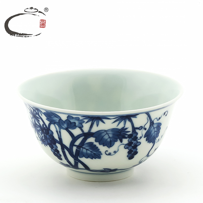 Blue and white grapes and auspicious of jingdezhen ceramic hand - made master kung fu tea cup sample tea cup cup tea bowls