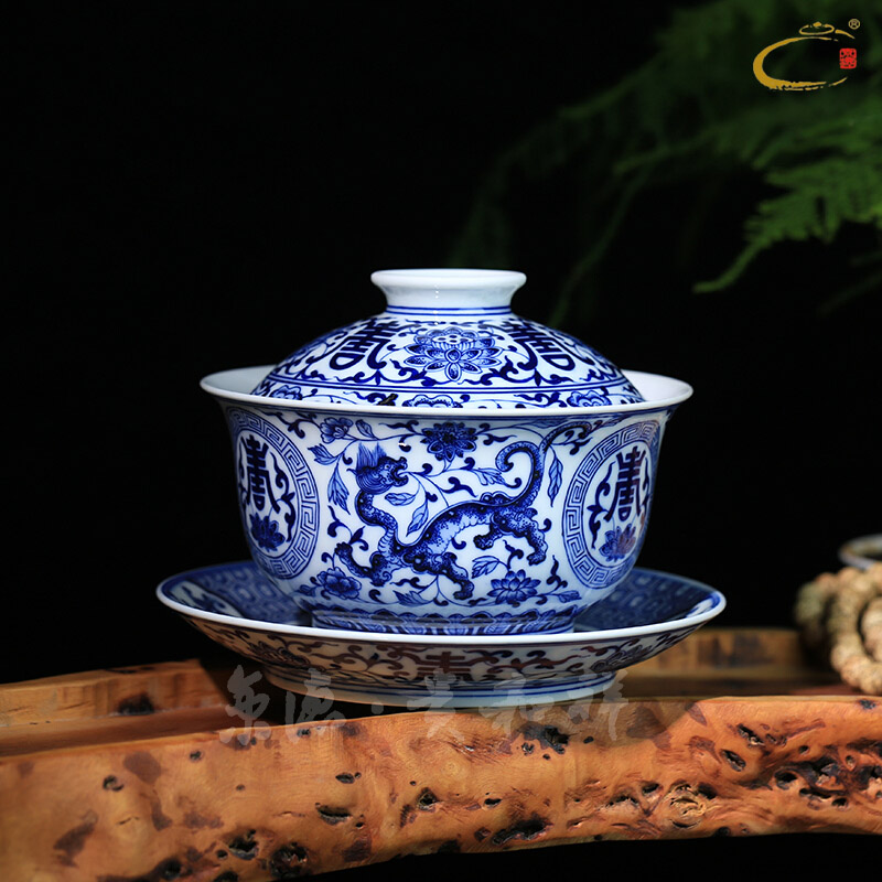 And auspicious tureen jingdezhen blue And white ceramic checking tea set three hand - made porcelain cover cup to make tea bowl bowl