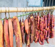 New year goods farmers handmade homemade smoked bacon Sichuan specialty spicy sausage native pork authentic sausage 5kg