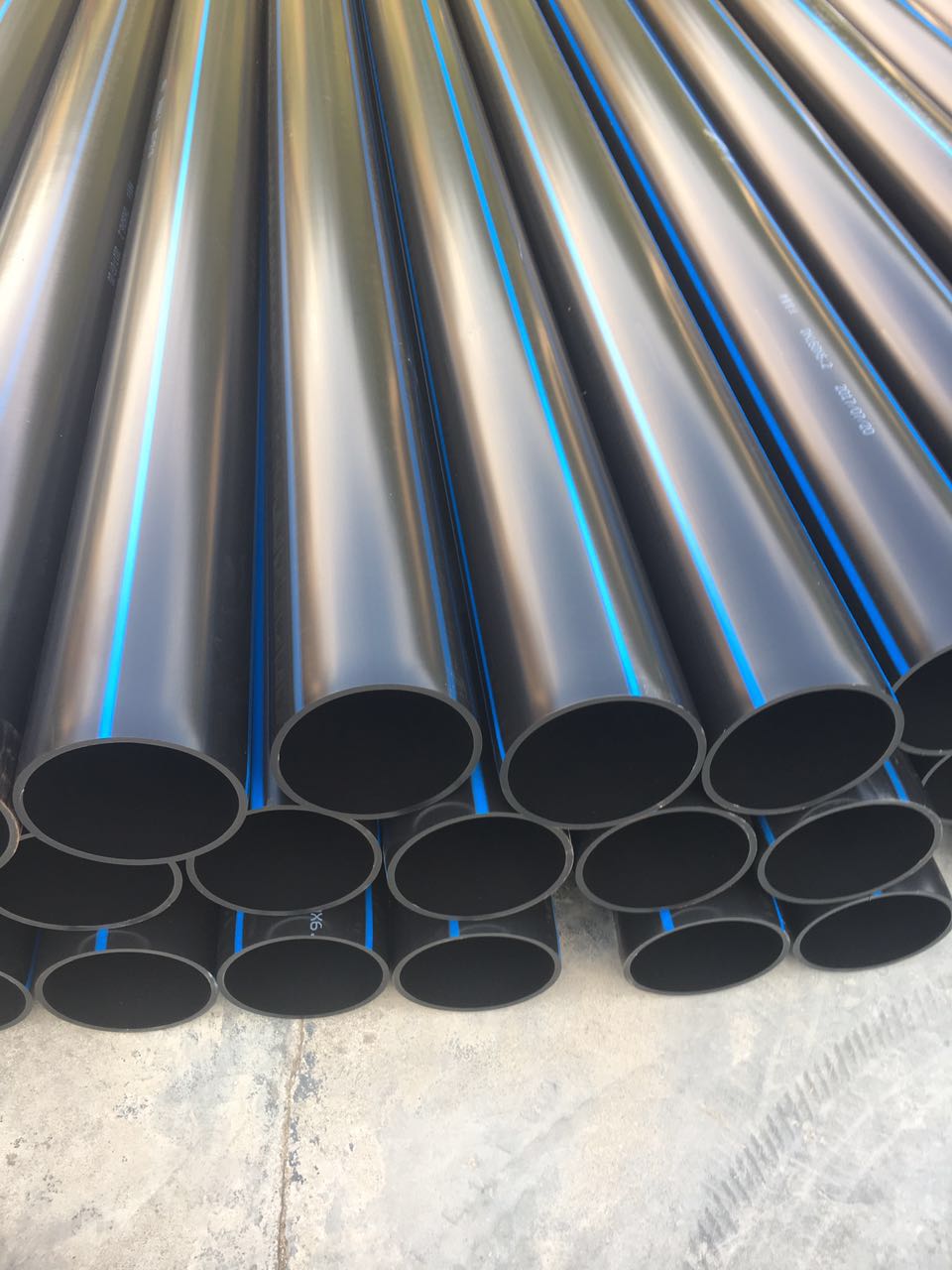 pe给水管材热熔管4分6分1寸黑色盘管pe自来水管灌溉管厂家直销