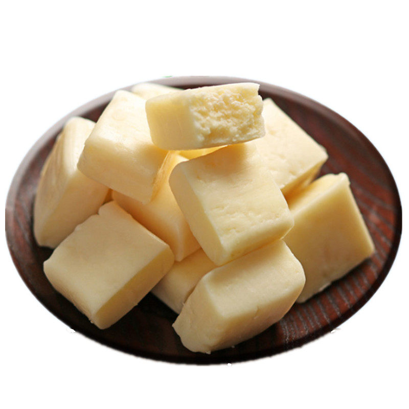 去购买 全家老少都十分喜爱的手工奶酪干,它是很多人到当地旅游必带的