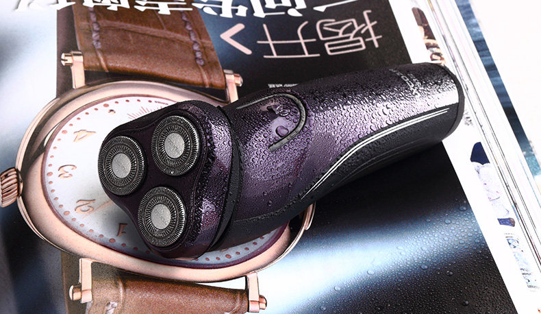 飞科剃须刀充电动式全身水洗男刮胡刀三刀头挮须刀递须刀剔胡子机