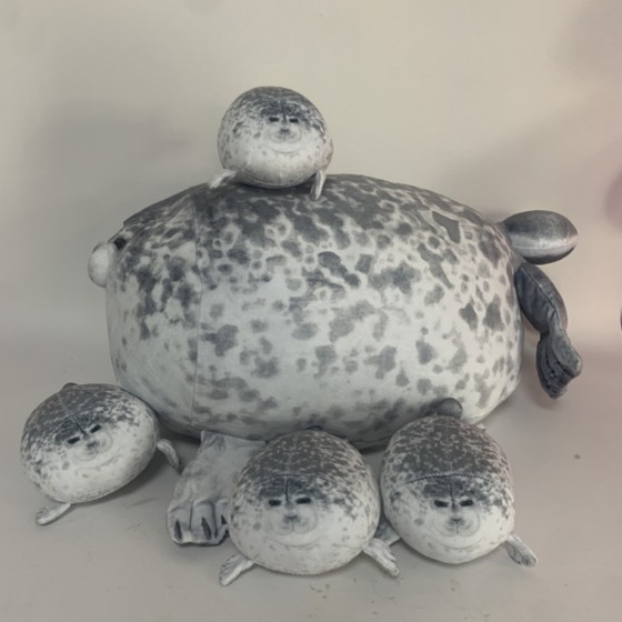 Japanese simulation internet celebrity Osaka popular mother and son seal pillow aquarium plush toy doll wholesale processing
Japanese simulation internet celebrity Osaka popular mother and son seal pillow aquarium plush toy doll wholesale processing