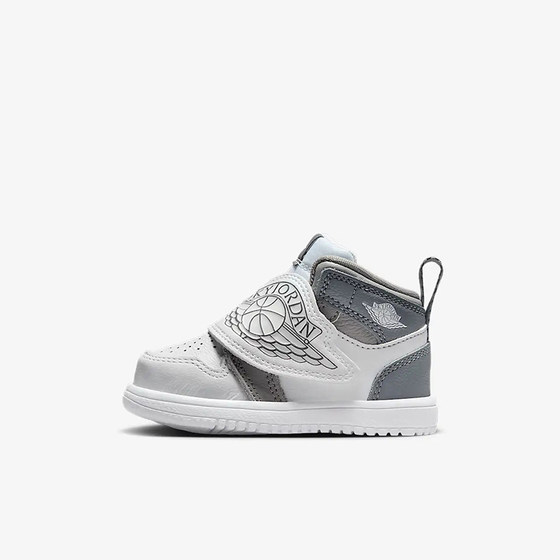 Nike children's shoes for boys and girls summer new Velcro casual shoes retro sneakers BQ7196
Nike children's shoes for boys and girls summer new Velcro casual shoes retro sneakers BQ7196