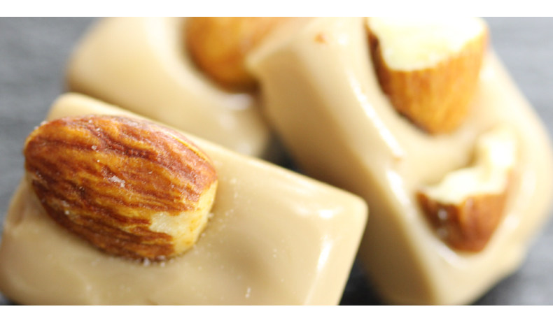 雅伯果仁糖奶糖果458g*2袋扁桃仁牛奶糖婚庆喜糖批发硬糖零食小吃