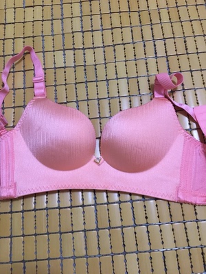 试穿效果挺好的。胸罩质量特别好,无痕的,透气性能好,穿着大小合适,效果不错,价格实惠!手感很舒服,包装不错,物流也快,客服有耐心,尺寸合适。 试穿效果挺好的。胸罩质量特别好,无痕的,透气性能好,穿着大小合适,效果不错,价格实惠!手感很舒服,包装不错,物流也快,客服有耐心,尺寸合适。