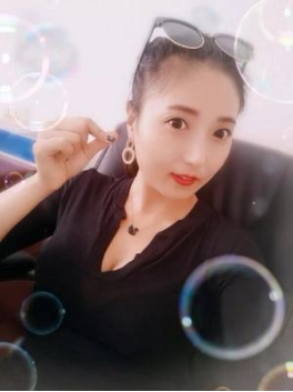 文胸收到了，很喜欢 包装也好 上面的蕾丝我很喜欢，很上档次 非常喜欢这样的文胸，面料柔软 很小清新的感觉，而且布料摸起来很舒服，而且是我最喜欢的无钢圈的内衣，没有肩带没有钢圈穿着很舒服，款式设计合理 颜色还挺漂亮的 非常喜欢。