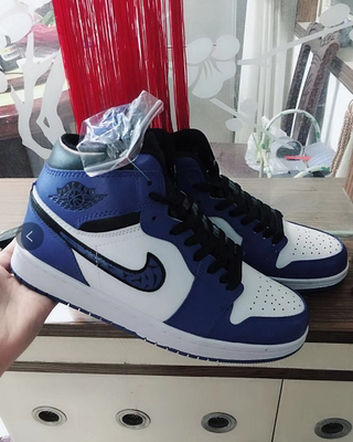 质量很好，和卖家描述的完全一样，款式很好，很喜欢，非常满意。