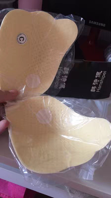 物流速度蛮快，胸贴还行，卖家服务态度好，之前我买小了又重新换货了，卖家很爽快的帮我换了