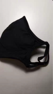 收到口罩很长时间了,一直没有过来评论,平常上下班都带着,透气性很好,戴着非常舒服,终于可以理解为什么大家都喜欢购买这款口罩了,就是舒服,哈哈!再入手几个换着戴,天冷了,这是必需品,不可缺少的! 收到口罩很长时间了,一直没有过来评论,平常上下班都带着,透气性很好,戴着非常舒服,终于可以理解为什么大家都喜欢购买这款口罩了,就是舒服,哈哈!再入手几个换着戴,天冷了,这是必需品,不可缺少的!