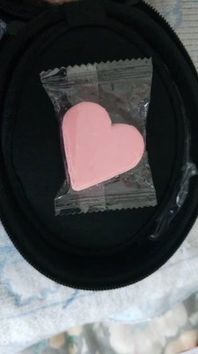 买了拍照穿的，胸贴很好，没有任何穿戴不适，也没有其它的味道，赞！