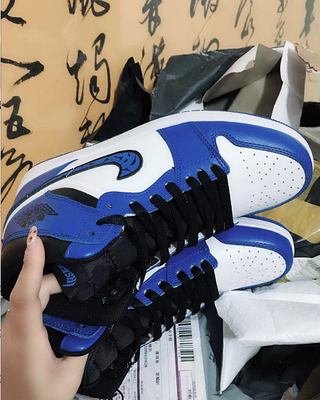 鞋子穿上很舒服，款式穿上，颜色好看，做工精细。