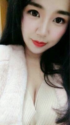 闺蜜介绍的，她用了效果很好，产品质量很放心，我也用了一段时间了，现在胸部感觉丰满，乳沟稍微比较明显了，在之前是完全看不到乳沟的，效果很满意，这疗程用完准备再买