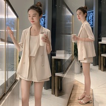 Shorts suit two-piece suit female Korean version of the French niche is very fairy net red Xiaoxiang girlfriend three-piece European goods