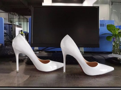 今天收到宝贝了 和图片一样美 没有色差也不打脚 大小也很合适 主要是走路很稳 不像有些鞋子穿上去会有不适感 而且款式也是赞赞的 值得推荐哦 客服小姐姐也是很有耐心的 谢谢😜 今天收到宝贝了 和图片一样美 没有色差也不打脚 大小也很合适 主要是走路很稳 不像有些鞋子穿上去会有不适感 而且款式也是赞赞的 值得推荐哦 客服小姐姐也是很有耐心的 谢谢😜