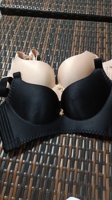 试了一下挺好的，质量也可以，买了两套，内裤质量也很好，黑色内裤小点，肤色内裤大点，都是一个码子的，肤色内裤偏大了一点，不过总体还是很满意，好评