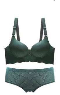 这款是很舒适面料的，手感光滑细腻，快递也非常的快。客服小姐姐非常耐心的为我们挑选合适的码数。为此我要为客服小姐姐点赞笔芯，最后祝卖家生意兴隆，财源广进，大大卖卖，笔芯笔芯笔芯爱心爱心