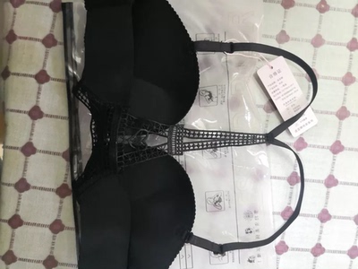 我是我们村第一个在淘宝上买东西的人,这里大部分人是不网购的。他们买东西价格一般不超过五块,听说我在淘宝买了东西之后,全村都震惊了村长跑到我家对我爸说我疯了!媳妇跟我闹离婚,说这日子没法过了面对重重压力,我坚持买买买我相信这个月工资不会白花终于快递到了我怀揣着激动的心情,颤抖的打开了包裹那一刹那,感觉我的眼睛都要瞎了。啊这颜值,这手感,这质量!只怪我读书少,无法用华丽的语言来形容它。我举着它,骄傲的站在村门口,整个村都沸腾了!都说它太好了,太漂亮了!更有人拼命的喊,不给他看他就跳楼。吓得我赶紧收起宝贝,落荒而逃!为测试宝贝效果我立刻去我们村住在山上的村长家试用效果!村民们一窝蜂追过来,里三层外三层围了个水泄不通试完后我在全村人羡慕的眼光中仰首挺胸扬长而去。好评哈，复制粘贴的段子