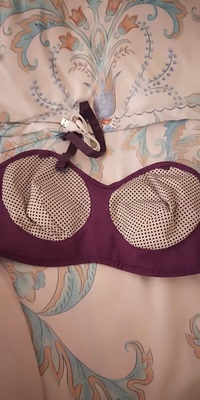 个人感觉效果还不错。用的时候。建议亲们先涂完精油后再按摩，然后再使用仪器热敷按摩可以促进吸收。这样使用后的胸部感觉效果会更好的。我就是这样做的。为了美就得付出啊，值得一提的是朋友花好几千，买了胸部产品，那么贵，太心疼钱了。我也使用了她的，我觉得还是我买的这个比较好些。做出来还要舒服一些。档位还可以根据自己舒适度选择，自动定时，穿戴也是可以调节，而且这个款式不会又任何尴尬。