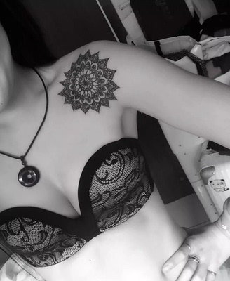 很惊喜的一次购物,质量很好,很透气不会很闷,适合夏天穿一字领的小裙子,哈哈哈,会回购的 很惊喜的一次购物,质量很好,很透气不会很闷,适合夏天穿一字领的小裙子,哈哈哈,会回购的