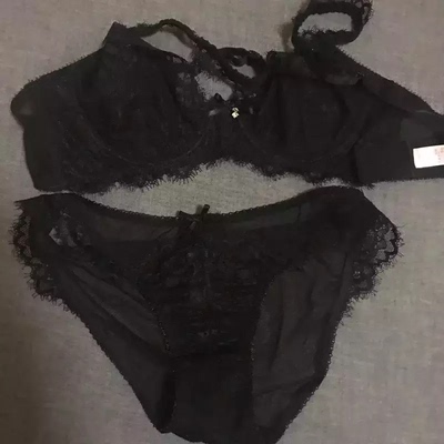 昨天拿到内衣，今天穿上。聚拢效果好，质量穿过一段时间再说！