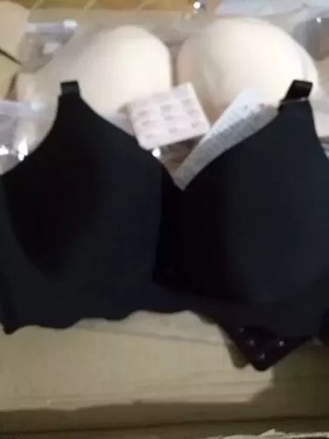 第一次尝试买这种内衣，摸起来还是很舒服的，软软的，也不会勒出印，质量很好的，