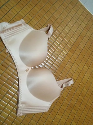 穿起来挺舒服的，颜色也喜欢