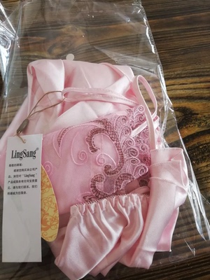 衣服收到了,特别喜欢,特别好看,卖家服务很好,萌萌哒 衣服收到了,特别喜欢,特别好看,卖家服务很好,萌萌哒