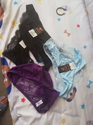 货物收到了，物流很快质量很不错，穿着很舒服，掌柜的还赠送了小礼品。值得推荐给大家购买。