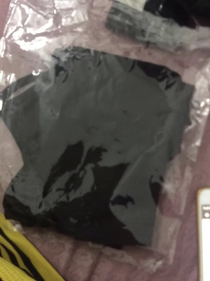 衣服不错哦，试穿了一下很喜欢，买了两件款式都不错，物流也很快！笔芯