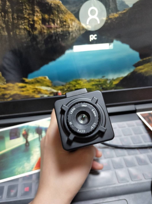 设备性能还可以，用卖家推荐的YY试了下，美颜效果很强大，若我直播护肤响应好一定推荐卖家店给姐妹~~~