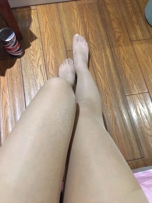 丝袜很不错！丝滑细腻！手感特别棒！回购！有点厚像30D的！再薄些更完美！