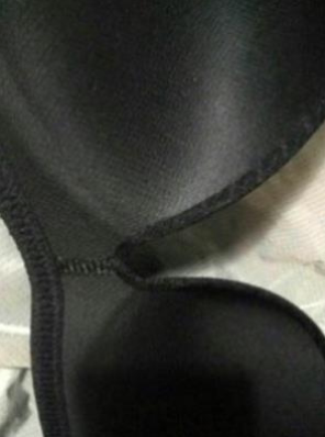 面料摸着柔滑，喜欢没有钢圈的内衣，试穿完全没有压迫感和束缚感，对胸部血液循环非常有好处，而且穿的很有型，也没什么味道，洗了之后也没发现变形和掉色的现象，颜色的话并没有什么色差，不错满意