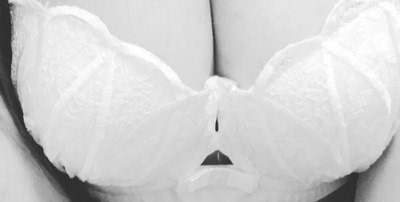 宝贝已经收到了，跟图片一样，超级好看，聚拢显胸，胸小的妹子可以考虑下手了，物有所值，还送了一条内裤，很值啦，好评，好评，好评。