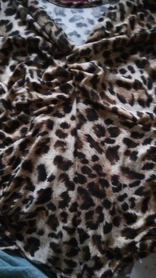 质量真的真的超级好，就是想要这样的牛奶丝衣服，豹纹洋气，超级喜欢