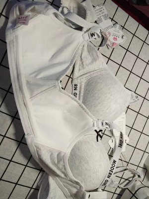 好评,客服态度非常好,发货非常及时,衣服大小非常好,面料也很舒服,之后也没有掉色之类的,现在再次购买 好评,客服态度非常好,发货非常及时,衣服大小非常好,面料也很舒服,之后也没有掉色之类的,现在再次购买