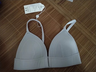 真的是很好的卖家了，我之前看中的款式不适合我，卖家很爽快的就调换了，新到的这一款真的特别舒服，莫代尔面料手感柔软，我说过我以后都要在你家买内衣吗？如果说过了就再说一遍！