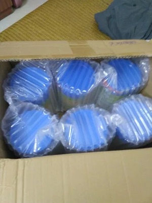 奶粉很细腻，打开没有结块，冲水很容易化掉。总之趁活动买的很划算。物流也很快