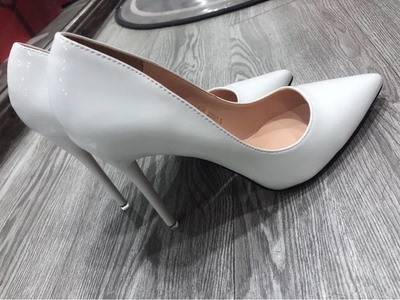 上脚效果挺漂亮的,做工都挺好的。 上脚效果挺漂亮的,做工都挺好的。