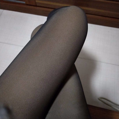 丝袜收到了,穿起来看上去好像很透,弹力很大穿起来不紧绷,还很显瘦的,适合秋天的时候穿,性价比也挺高,最满意的是质量非常的好,客服服务也很好很耐心 丝袜收到了,穿起来看上去好像很透,弹力很大穿起来不紧绷,还很显瘦的,适合秋天的时候穿,性价比也挺高,最满意的是质量非常的好,客服服务也很好很耐心