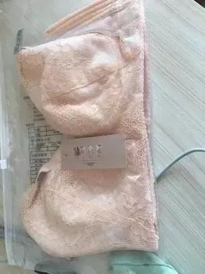 内衣质量特别好，穿着很舒服，大小合适，蕾丝少女感十足，非常可爱，喜欢哦