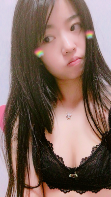 内衣很好看,超薄无钢圈的特别适合夏天穿啊,穿着不勒不闷热,面料摸着软软的,穿在身上很舒服,有附赠胸贴,不用担心尴尬,非常满意啦 内衣很好看,超薄无钢圈的特别适合夏天穿啊,穿着不勒不闷热,面料摸着软软的,穿在身上很舒服,有附赠胸贴,不用担心尴尬,非常满意啦