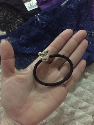 货物收到了，物流很快质量很不错，穿着很舒服，掌柜的还赠送了小礼品。值得推荐给大家购买。