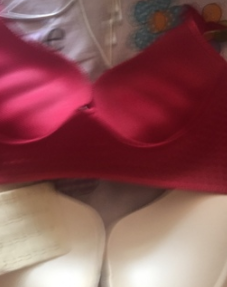 质量很，，跟都市丽人里面质量差不多，五汁膏由雪、、白萝、、生姜榨汁制 是我想着舒服，质特