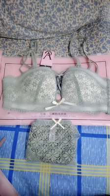 质量很棒呀 很柔软 并且没有色差 清新带点小性感 很nice 介绍给了朋友 她们看见也很喜欢  哈哈