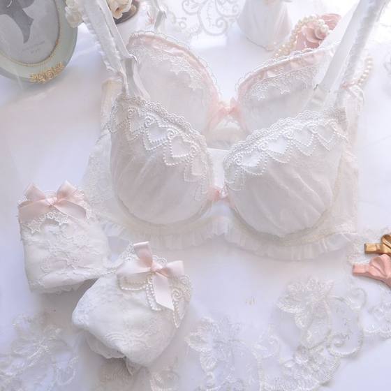 Japanese whole lace small fresh semi -transparent water -soluble embroidery girl pure gathering thin cup lingerie chest set Japanese whole lace small fresh semi -transparent water -soluble embroidery girl pure gathering thin cup lingerie chest set