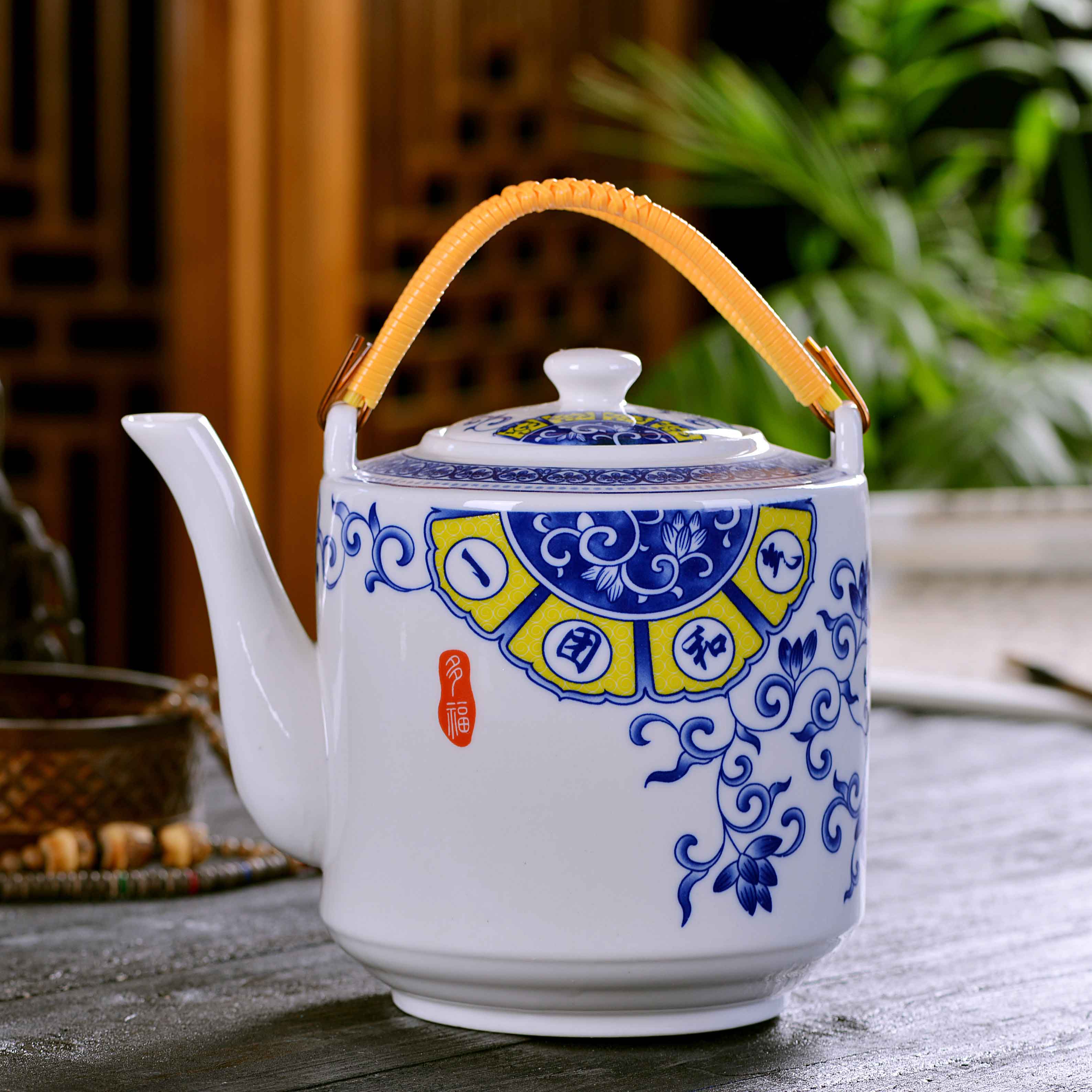 Ceramic pot hot pot of large blue and white girder pot of tea set with white porcelain pot of hot water