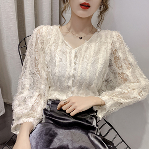 Women’s Korean V-Neck long sleeve base coat lace shirt