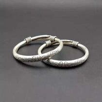Ancient play collection Old silver bracelet flower open rich and expensive ethnic wind silver decoration 925 silver old objects push-pull silver bracelet pair